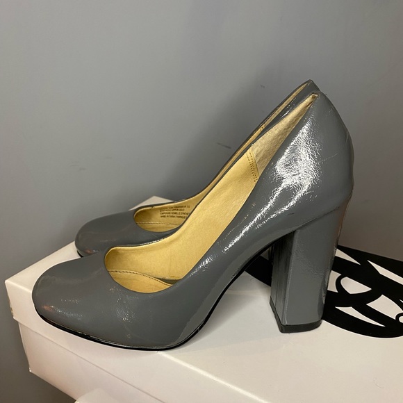Chinese Laundry - 3.5” block heel - “Devote” - size 5.5 - grey - good condition - Picture 5 of 9